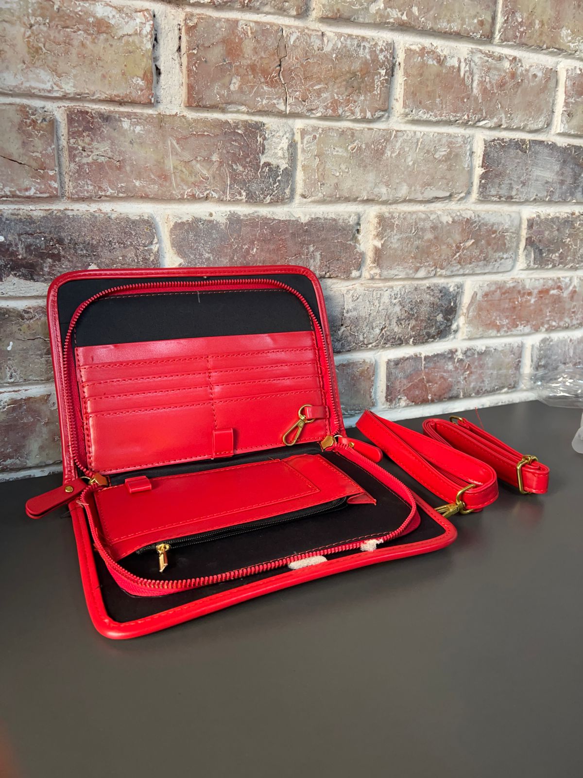 gid://shopify/MediaImage/25707630919750